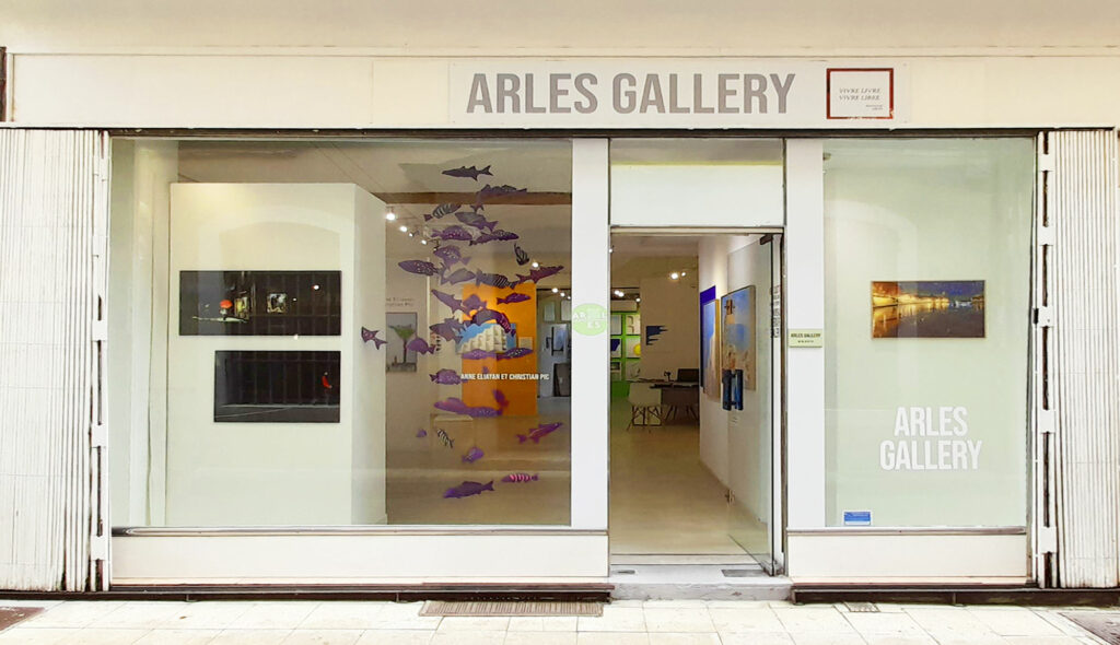 entrée de Arles Gallery 8 rue de la Liberté été 2024