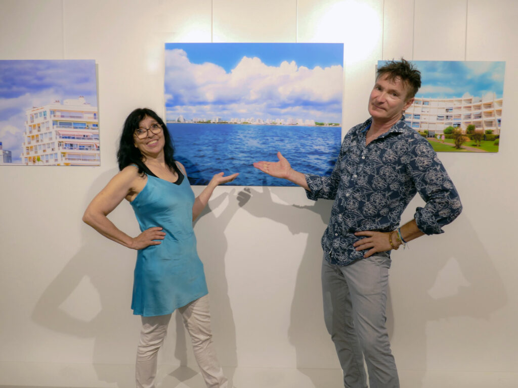 Anne Eliayan et Christian Pic devant l'une des images de l'exposition